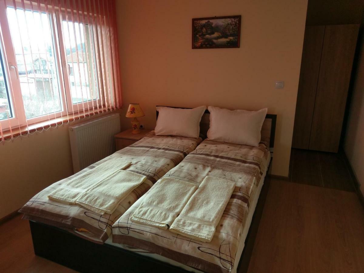 Стаи За Гости Елени Shiroki Dol Exterior photo